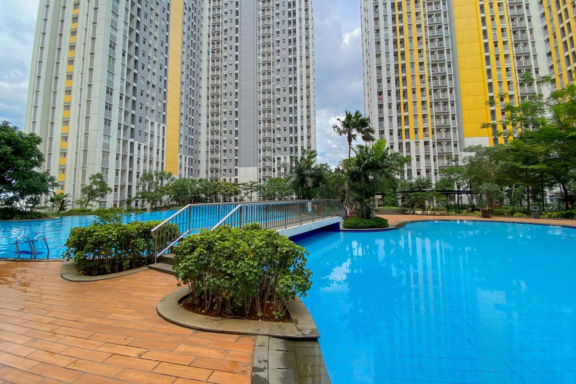 Comfort And Elegant 4br Combined At Springlake Summarecon By Travelio * Bekasi